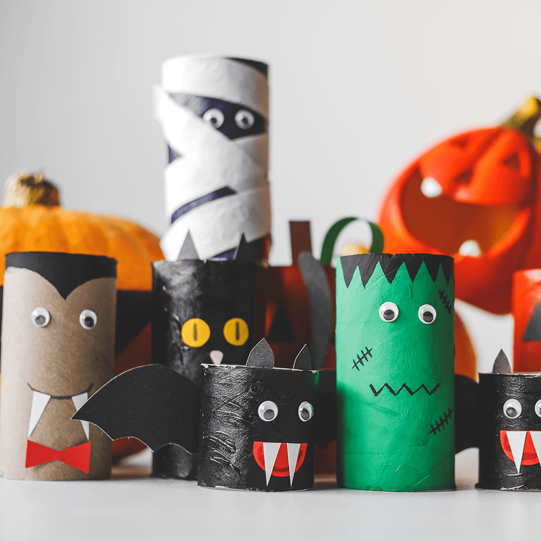Lavede monstre af toiletruller til halloweenleg